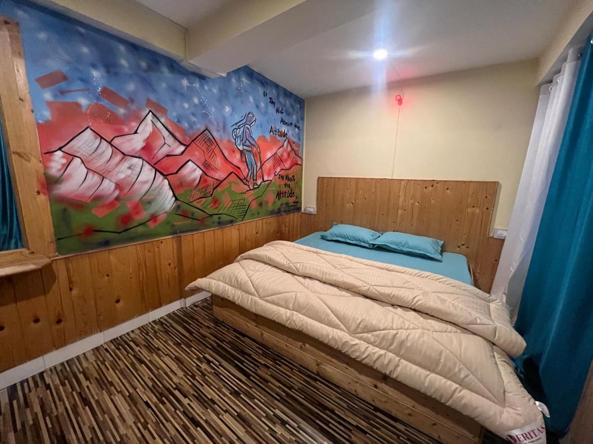Hostel The Vagabond Manali Zewnętrze zdjęcie