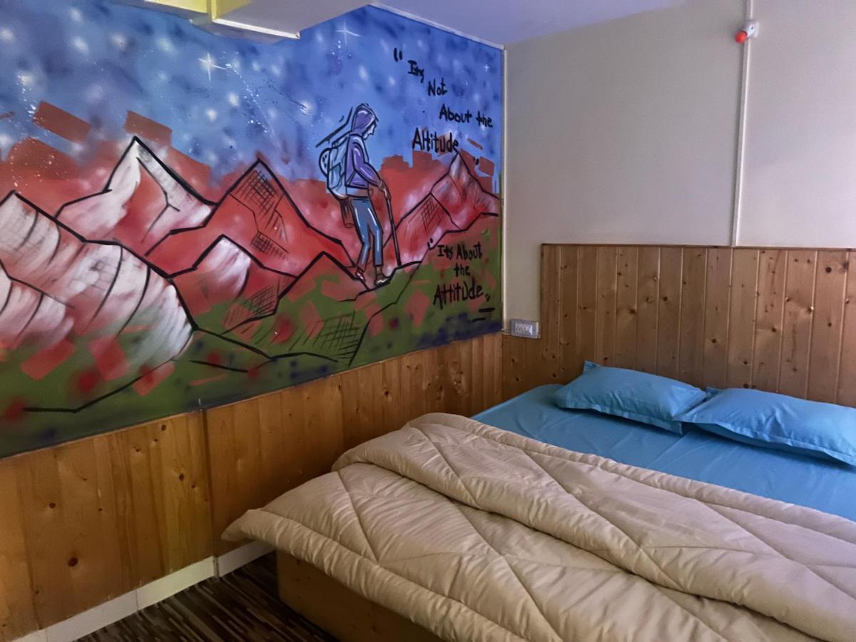 Hostel The Vagabond Manali Zewnętrze zdjęcie