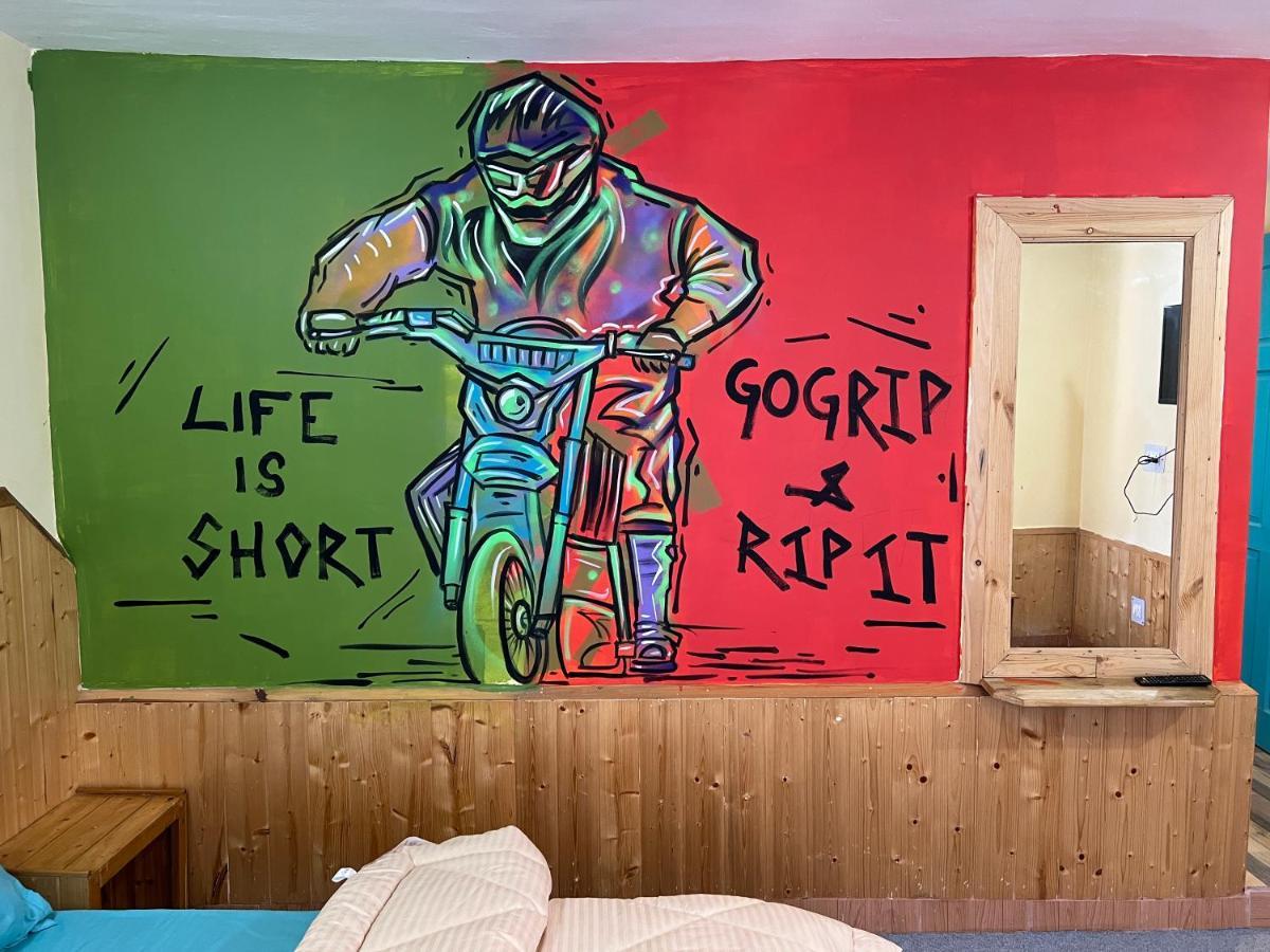 Hostel The Vagabond Manali Zewnętrze zdjęcie